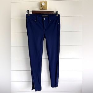 GENETIC DENIM pants sz 28. *LIKE NEW* blue skinny  fit w/ side zip.